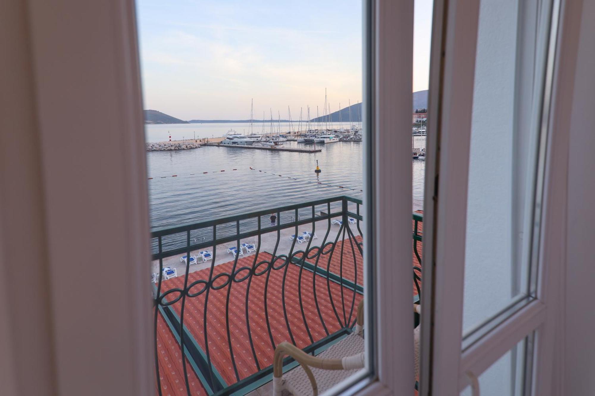 Hotel Rr Herceg Novi Bagian luar foto